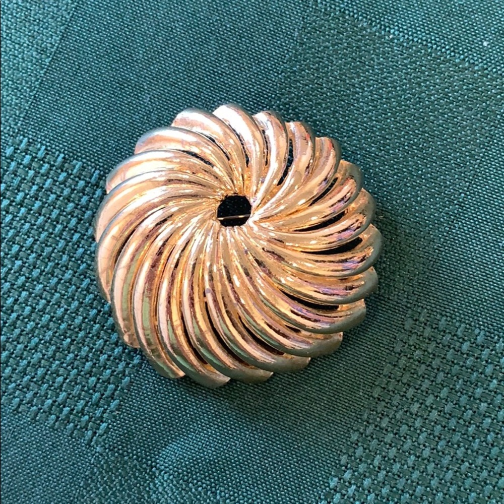 Elegant Gold Swirl Brooch